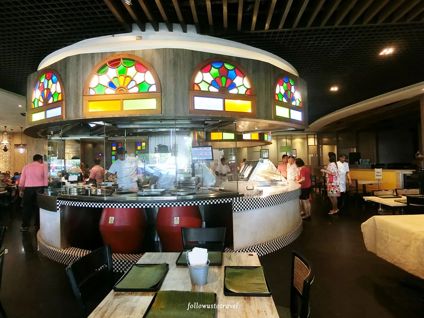 Muthu Curry open kitchen