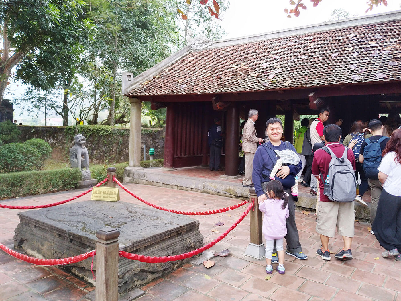 den vua dinh tien hoang