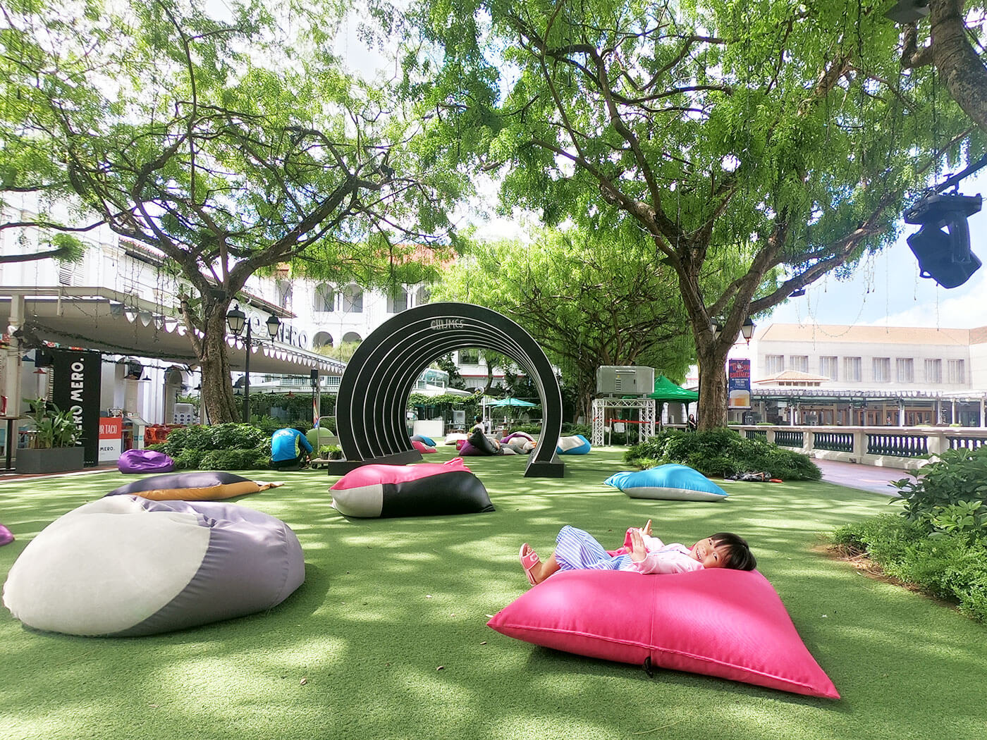 【新加坡讚美廣場】CHIJMES 酒吧夜生活、夢幻純白教堂、交通住宿攻略 6 新加坡景点赞美广场花园