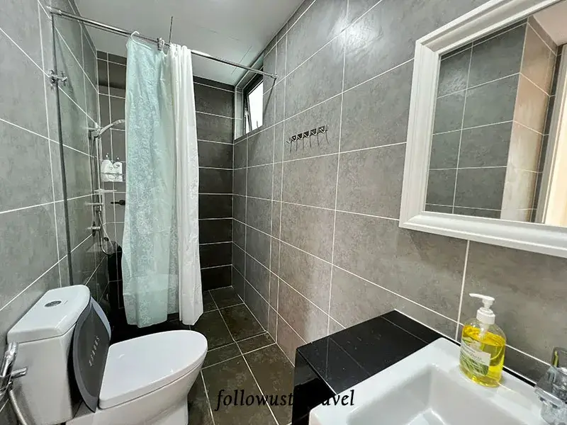 【怡保民宿】Cozy Suite with 270 Degree Mountain and Theme Park Views 山林樂園美景,玩迷失樂園住這裡! 15 怡保民宿Cozy Suite with 270 Degree Mountain and Theme Park Views浴室