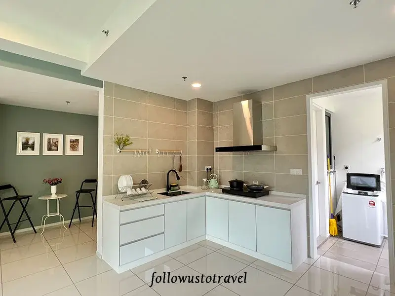 【怡保民宿】Cozy Suite with 270 Degree Mountain and Theme Park Views 山林樂園美景,玩迷失樂園住這裡! 16 怡保民宿Cozy Suite with 270 Degree Mountain and Theme Park Views廚房