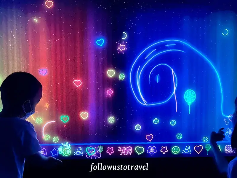 teamlab Sketch Piston Playing Music