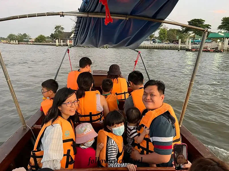 【曼谷水上市場一日遊】美功鐵道市場和安帕瓦,火車奇景、遊河賞螢、住宿推薦 22 安帕瓦水上市場遊船看落日