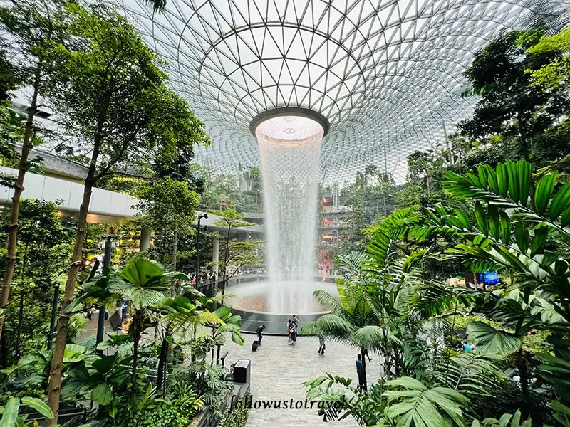 新加坡星耀樟宜世界最高室內瀑布