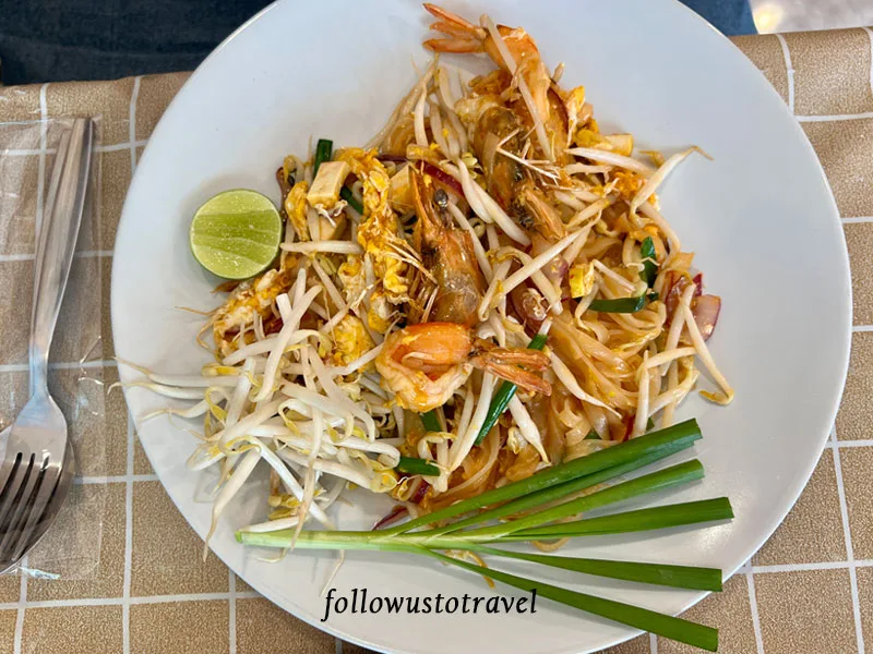 Ratchathewi 拉差裡威站美食泰式炒河粉