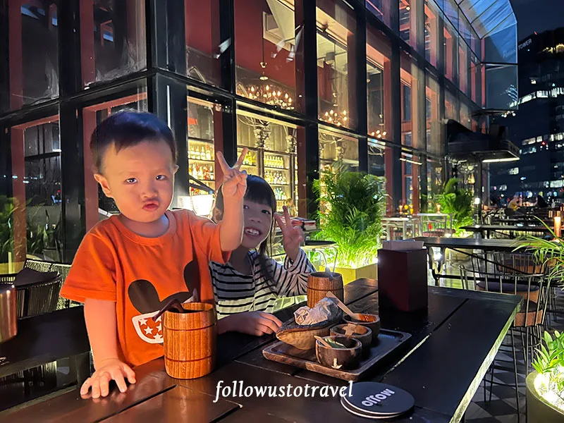 曼谷住宿BTS Phrom Phong 澎蓬站飯店/美食/按摩/交通/換匯總整理 12 曼谷高空酒吧MOJJO Rooftop Lounge & Bar