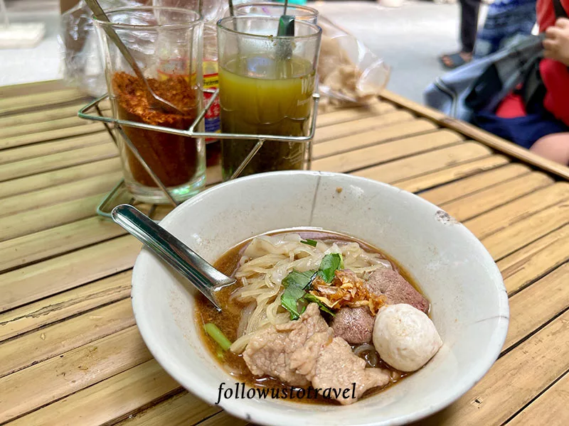 Wat Saphan Floating Market 船麵