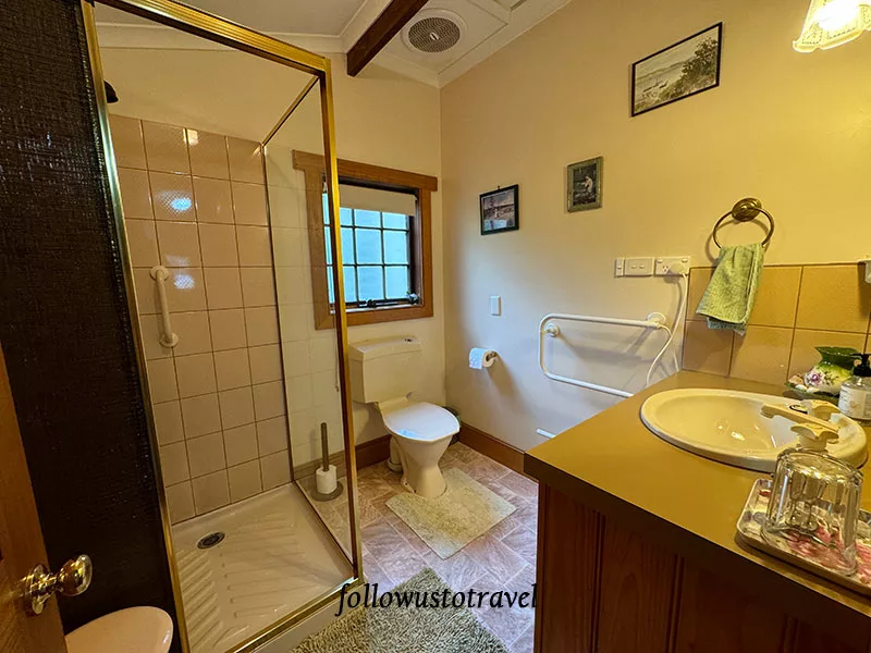 塔斯馬尼亞住宿 入住古老童話里奇蒙小鎮Corner Cottage Guesthouse 11 塔斯馬尼亞住宿里奇蒙衛浴 Richmond Corner Cottage Guesthouse