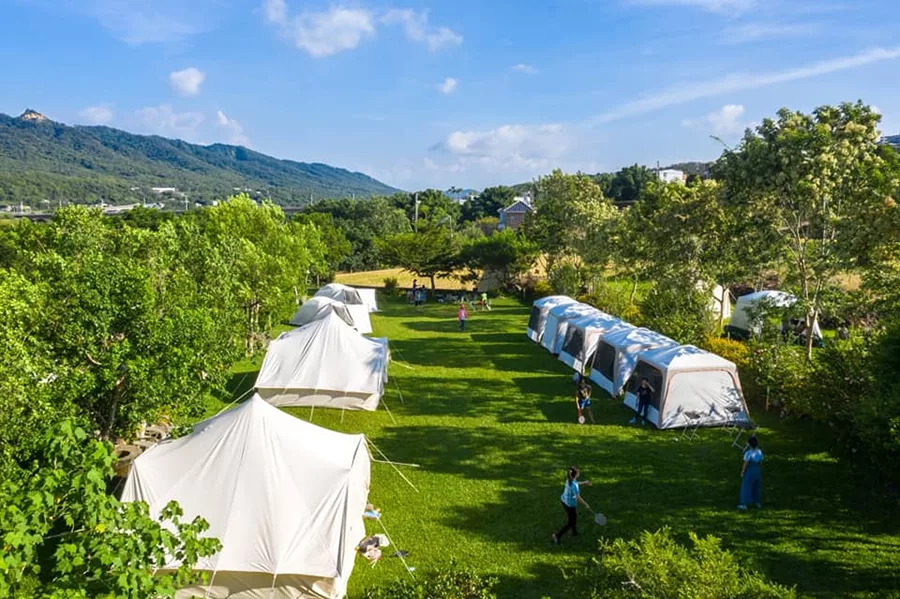 【2025苗栗露營】網友激推15間懶人露營區、露營車推薦 免裝備! 6 黃金梯田露營地