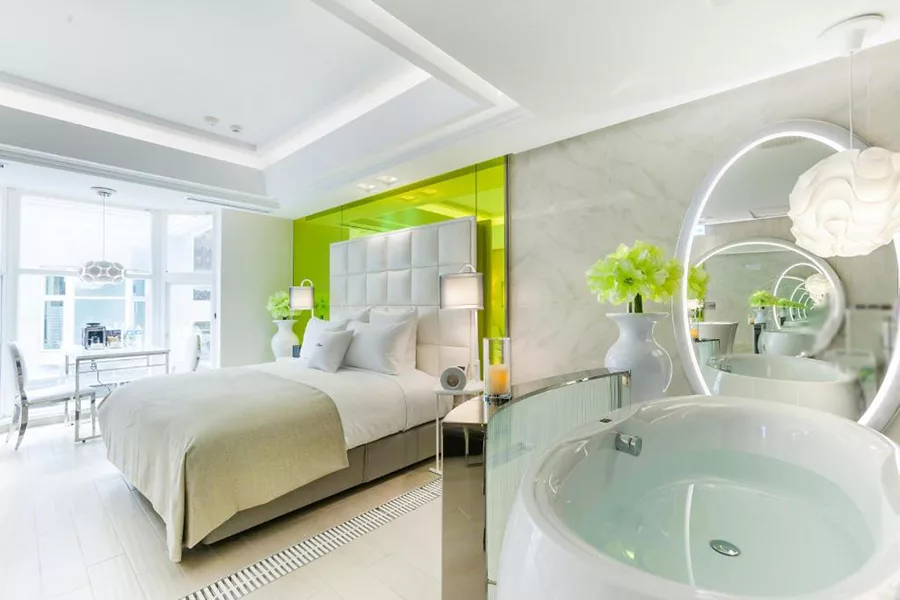 【2025桃園汽車旅館】10間桃園Motel推薦!KTV/按摩浴缸/泳池/親子寵物友善 2 六星-桃園館