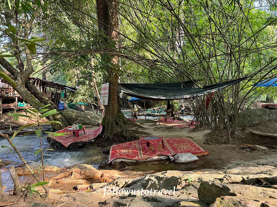 Mae Klang 瀑布水上用餐