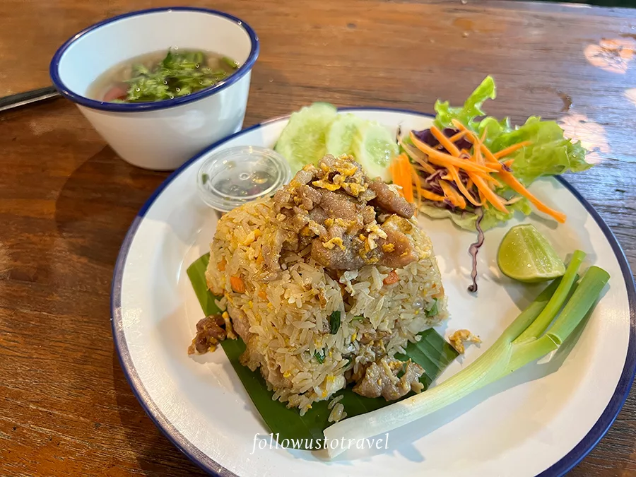 Dantewada land of angels waterfall park 泰式豬肉炒飯