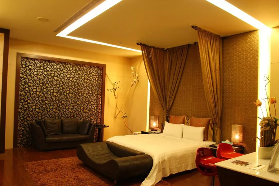 【2025新竹汽車旅館】8間新竹汽旅推薦,新開幕!KTV/按摩浴缸/私人泳池 16 馬德里經典旅館