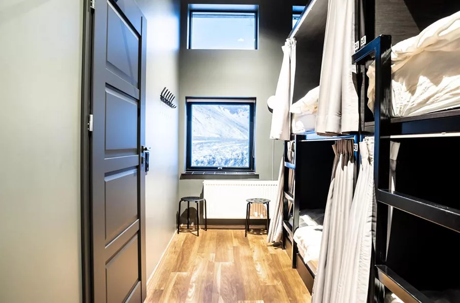 【2025冰島住宿】冰島飯店旅館推薦,泡澡賞極光就住這裡! 10 穀倉旅館