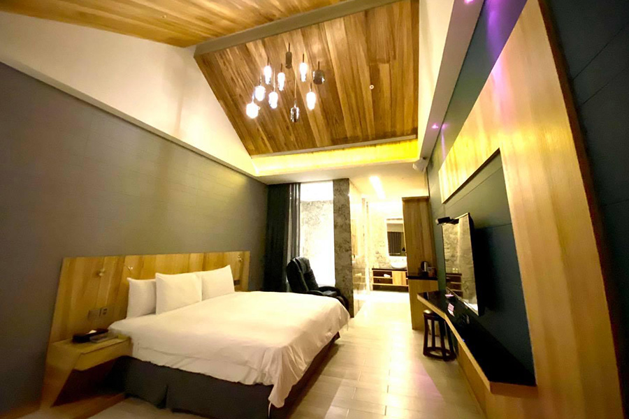 【2025屏東住宿推薦】新開!15間高人氣屏東民宿飯店,評價高、海景房 4 樂樂汽車旅館房間