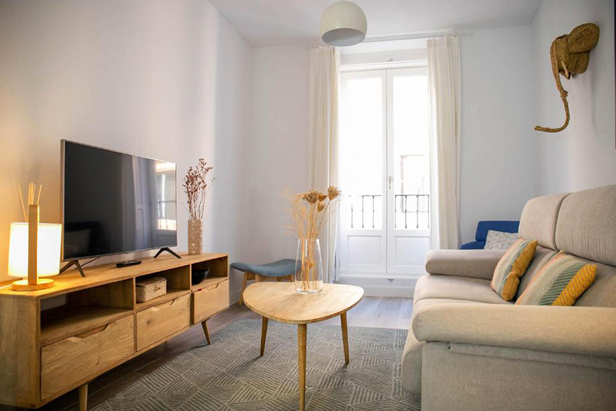 【2025馬德里住宿推薦】最新!10間馬德里飯店、安全住宿區域、地鐵站旁 12 NQN Aparts & Suites房間