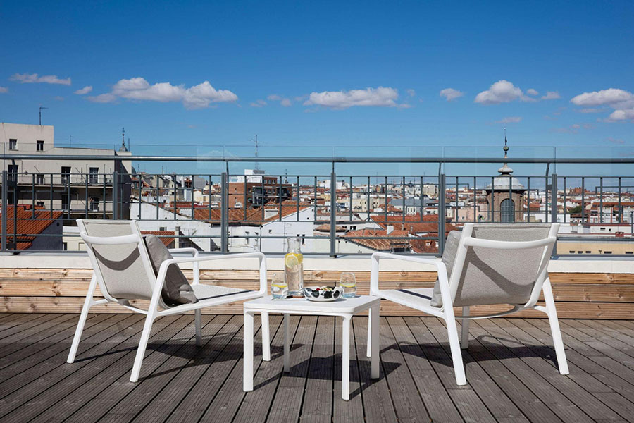 【2025馬德里住宿推薦】最新!10間馬德里飯店、安全住宿區域、地鐵站旁 8 巴塞羅馬德里塔飯店景觀