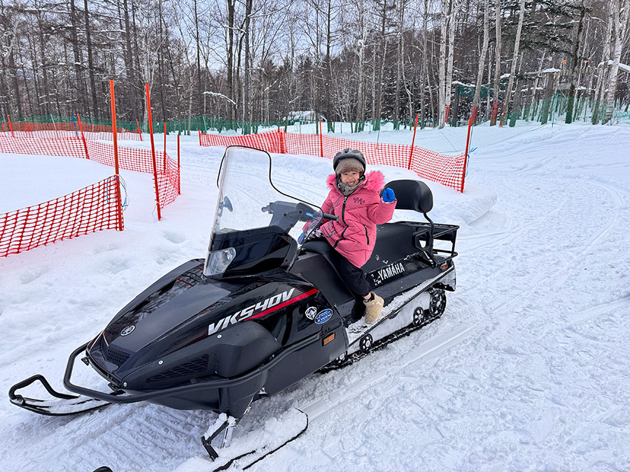雪上摩托車