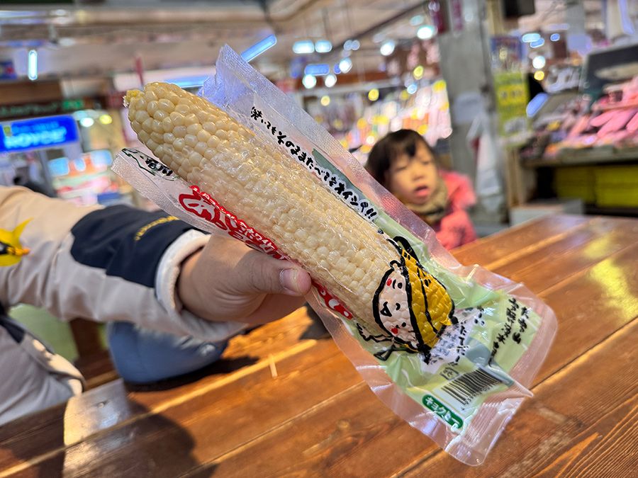 【2026北海道】函館朝市美食帝王蟹、海鮮丼、必買伴手禮、人氣釣烏賊 7 旭川大雪山玉米